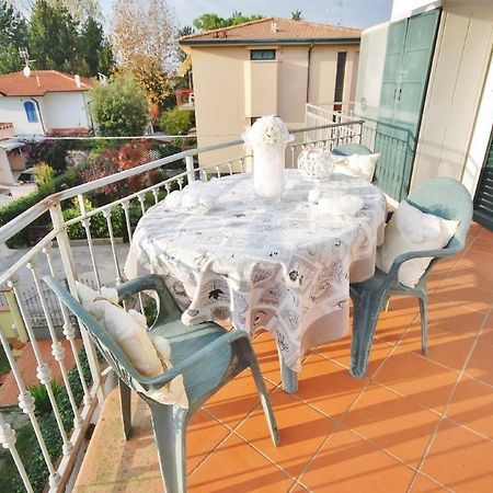 Raffinato Attico Vicino Al Mare Con Solarium Lido Di קמאיורה מראה חיצוני תמונה