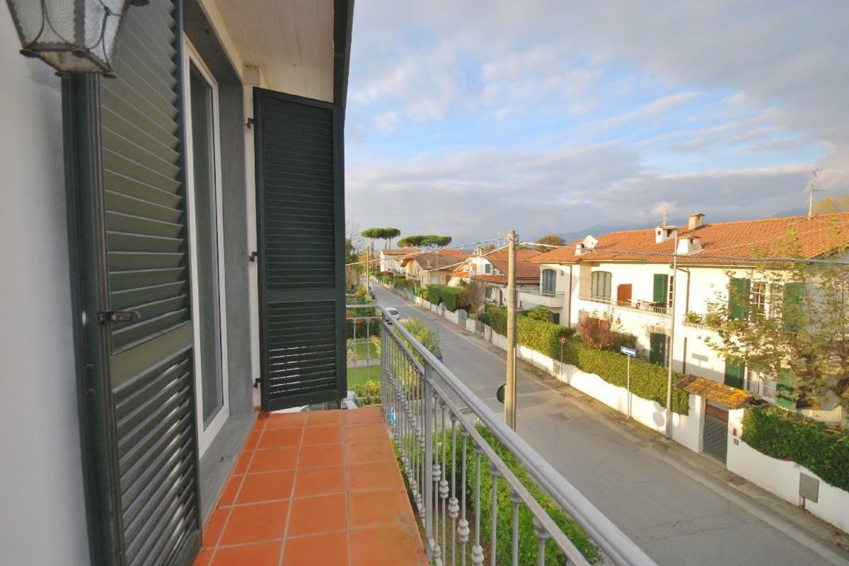 Raffinato Attico Vicino Al Mare Con Solarium Lido Di קמאיורה מראה חיצוני תמונה