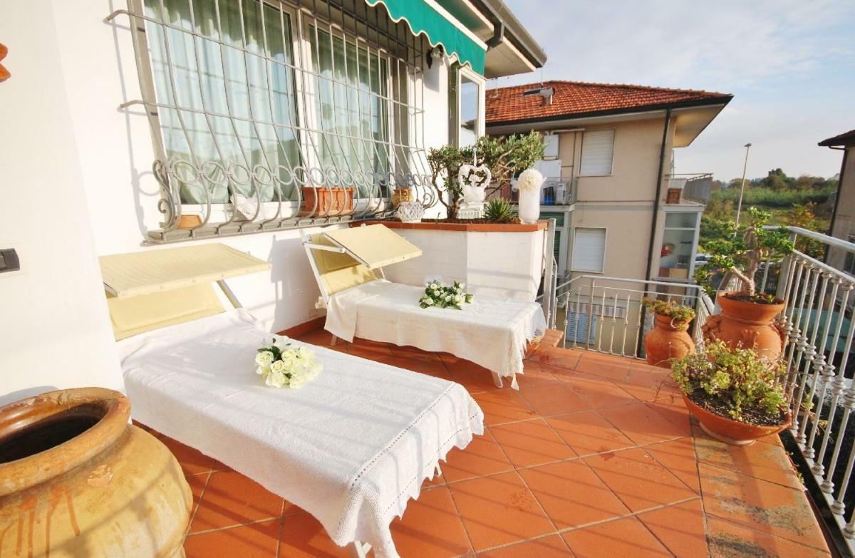 Raffinato Attico Vicino Al Mare Con Solarium Lido Di קמאיורה מראה חיצוני תמונה