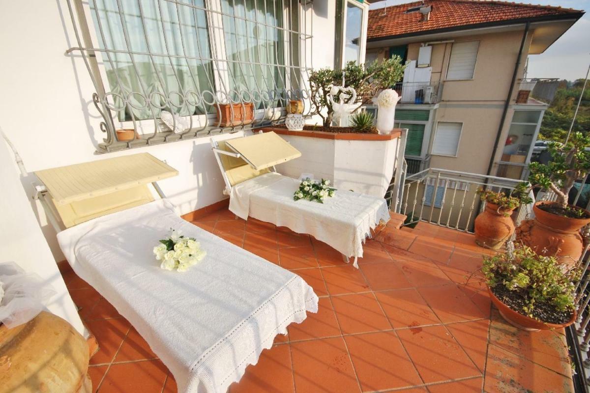 Raffinato Attico Vicino Al Mare Con Solarium Lido Di קמאיורה מראה חיצוני תמונה