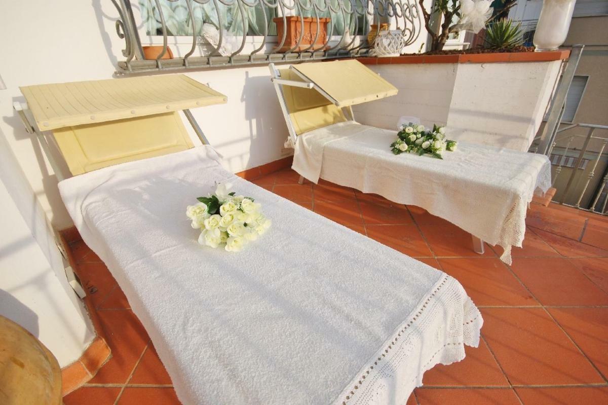 Raffinato Attico Vicino Al Mare Con Solarium Lido Di קמאיורה מראה חיצוני תמונה