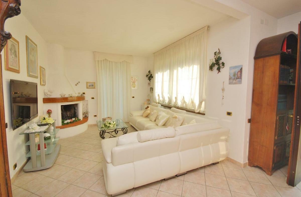 Raffinato Attico Vicino Al Mare Con Solarium Lido Di קמאיורה מראה חיצוני תמונה