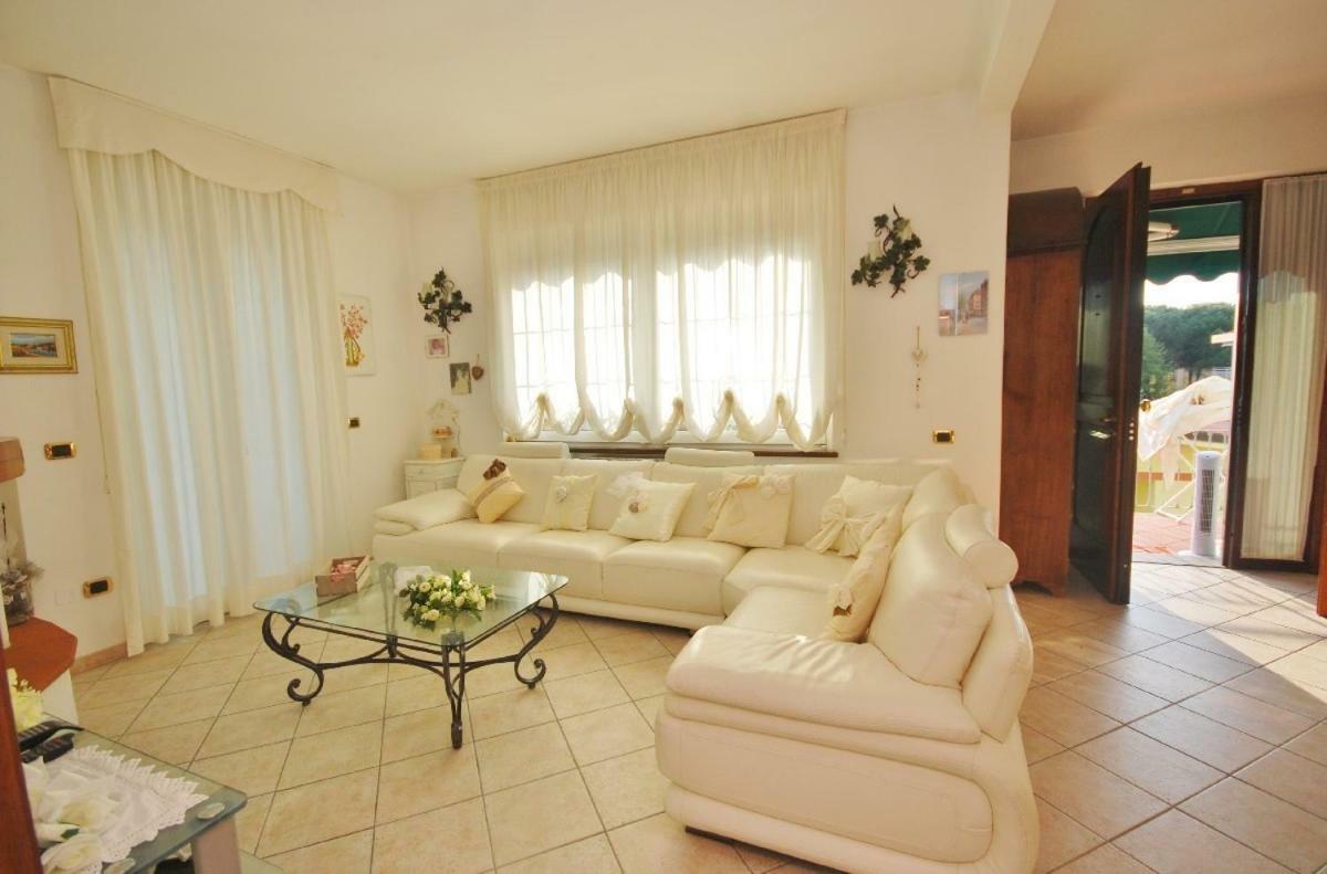Raffinato Attico Vicino Al Mare Con Solarium Lido Di קמאיורה מראה חיצוני תמונה