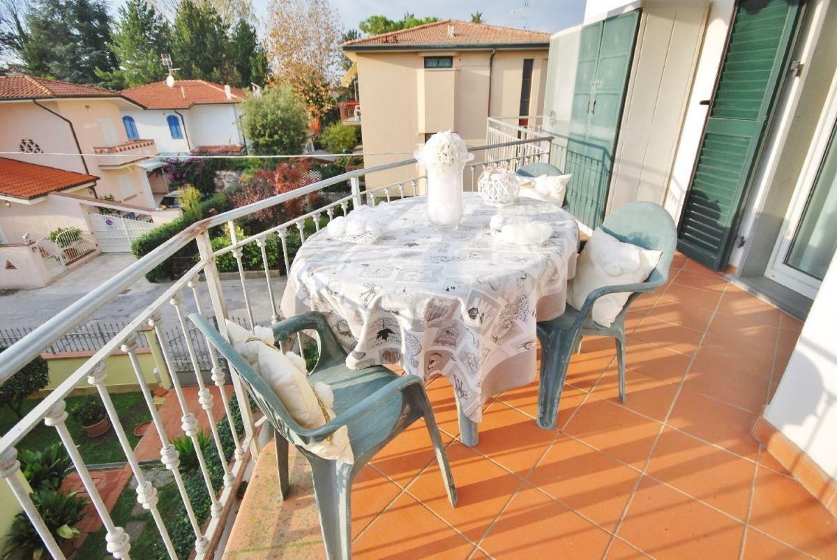 Raffinato Attico Vicino Al Mare Con Solarium Lido Di קמאיורה מראה חיצוני תמונה