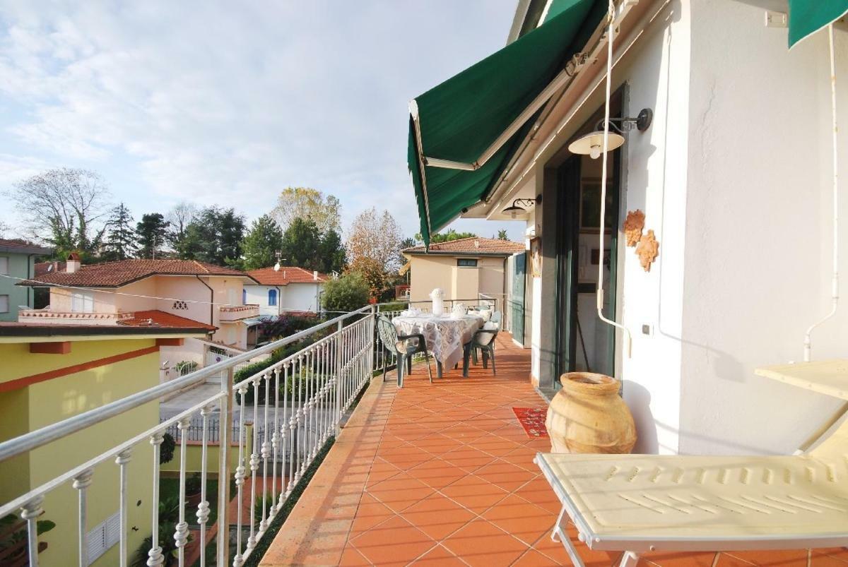 Raffinato Attico Vicino Al Mare Con Solarium Lido Di קמאיורה מראה חיצוני תמונה