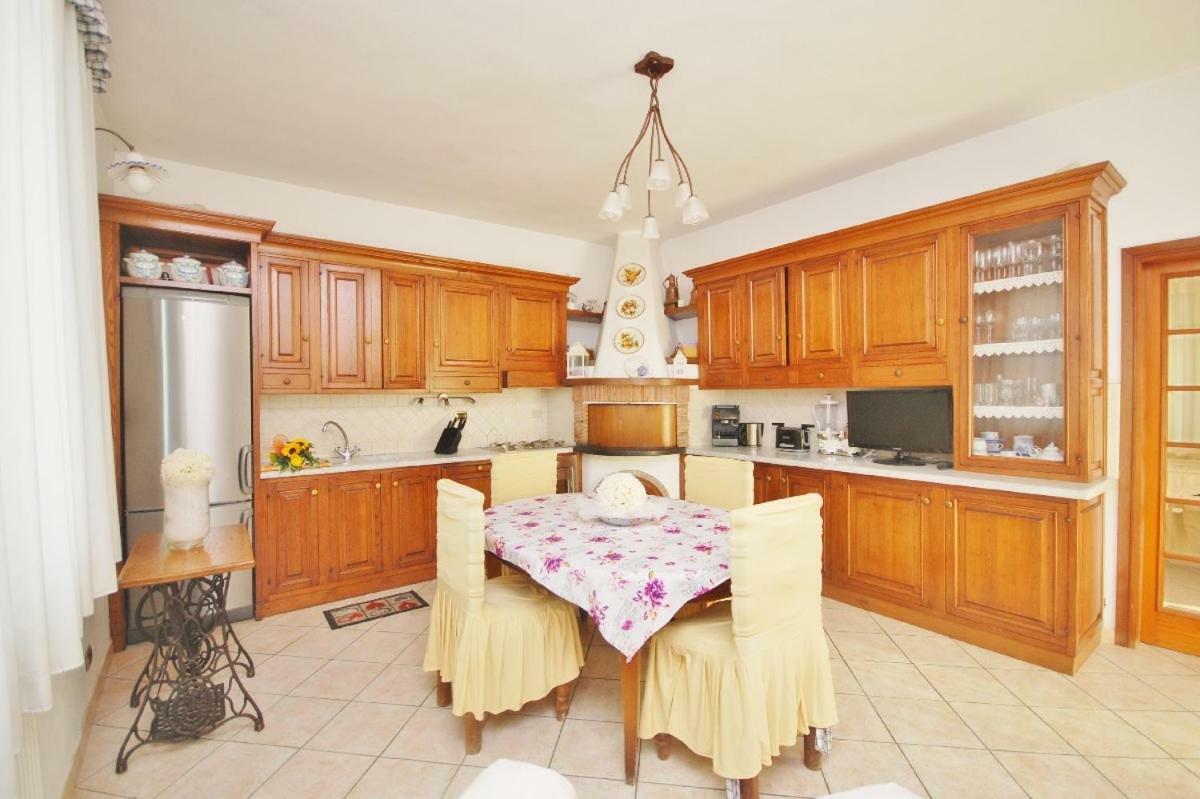 Raffinato Attico Vicino Al Mare Con Solarium Lido Di קמאיורה מראה חיצוני תמונה