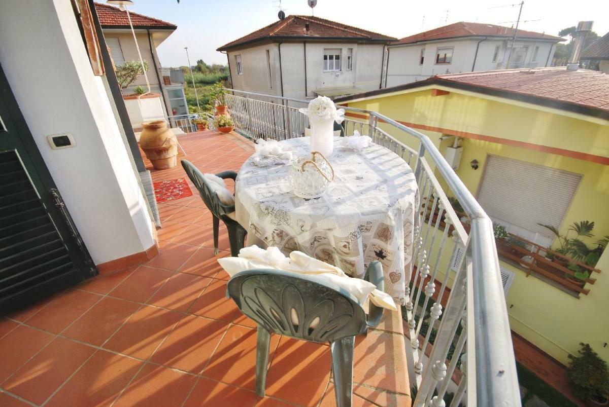 Raffinato Attico Vicino Al Mare Con Solarium Lido Di קמאיורה מראה חיצוני תמונה