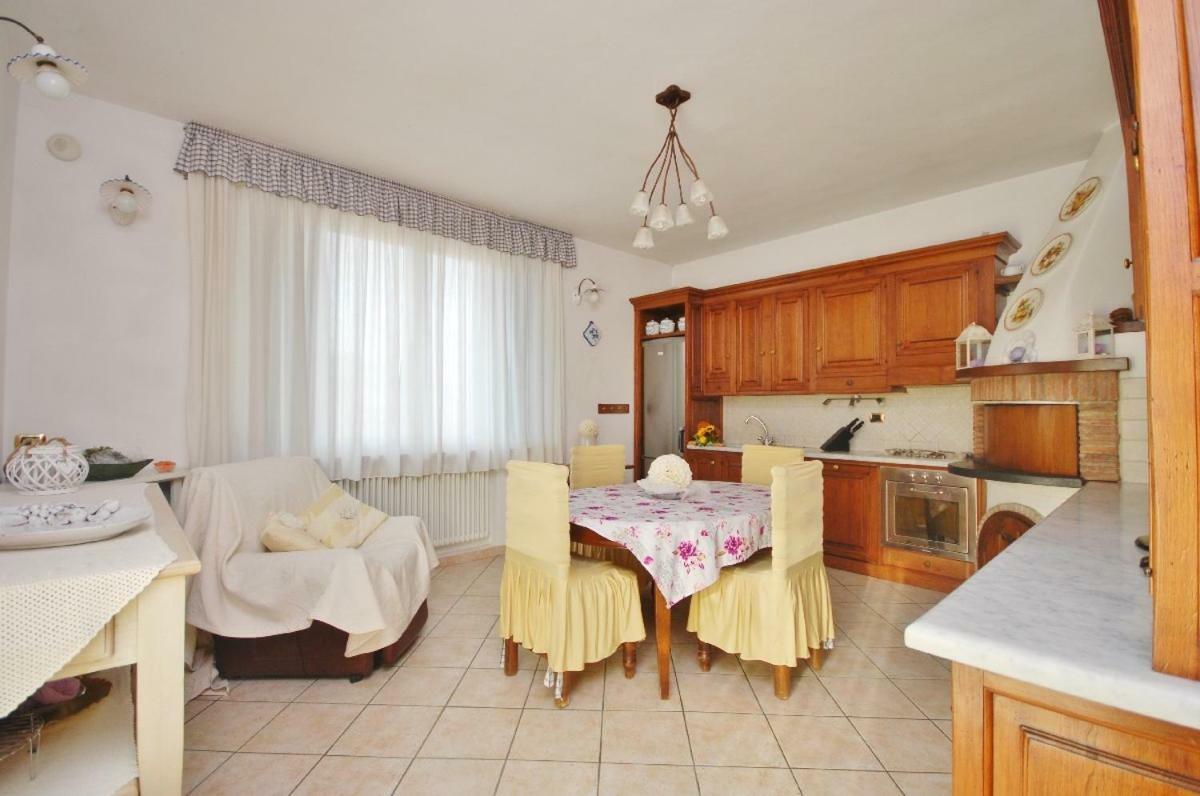 Raffinato Attico Vicino Al Mare Con Solarium Lido Di קמאיורה מראה חיצוני תמונה