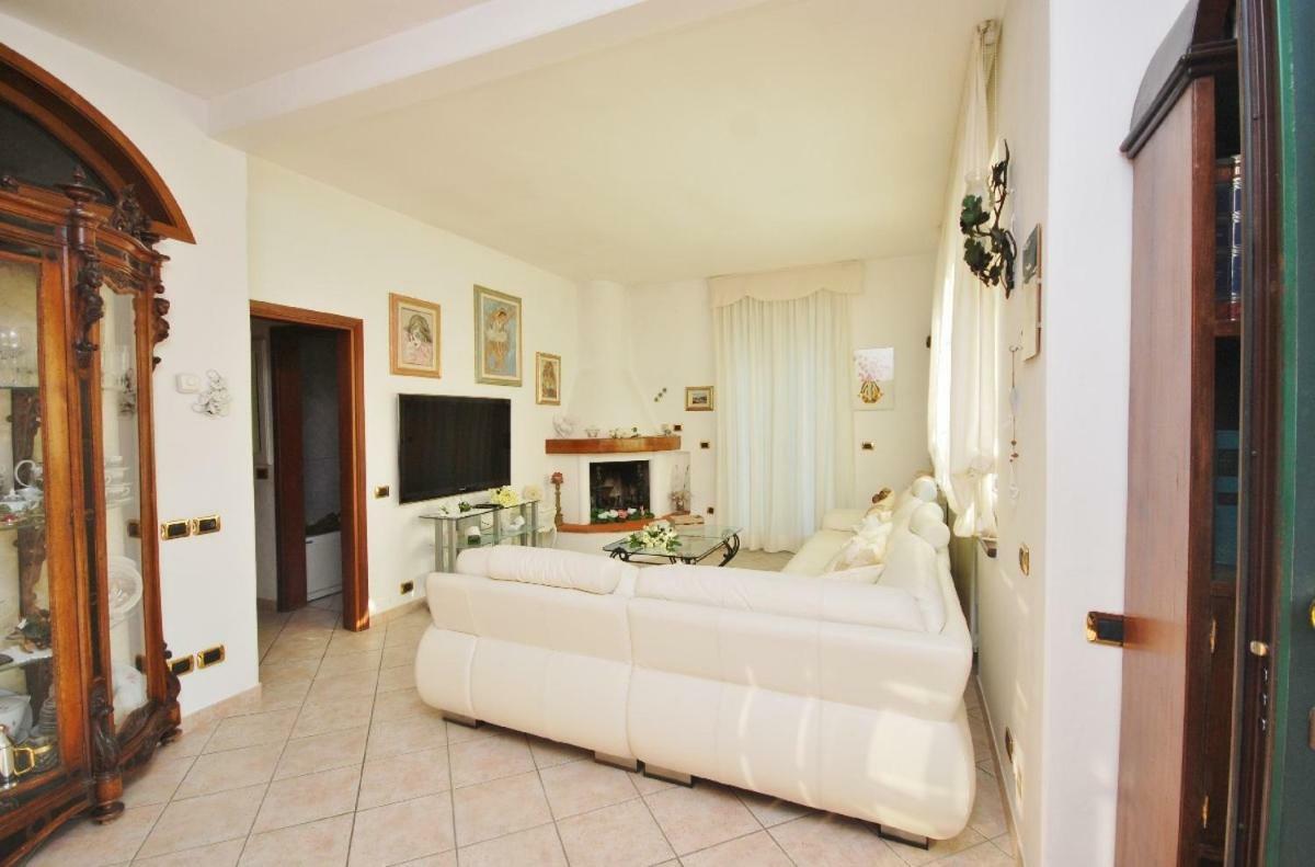 Raffinato Attico Vicino Al Mare Con Solarium Lido Di קמאיורה מראה חיצוני תמונה