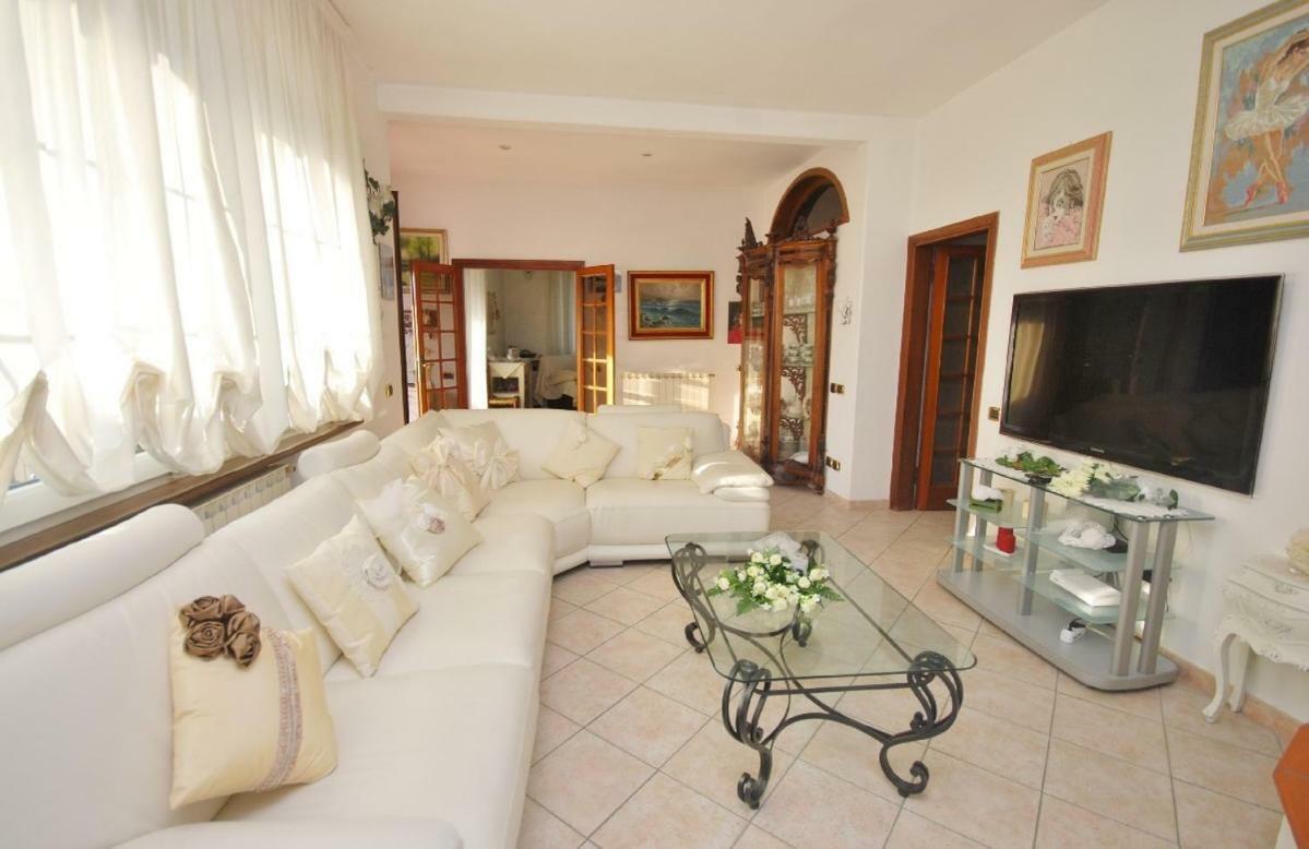 Raffinato Attico Vicino Al Mare Con Solarium Lido Di קמאיורה מראה חיצוני תמונה