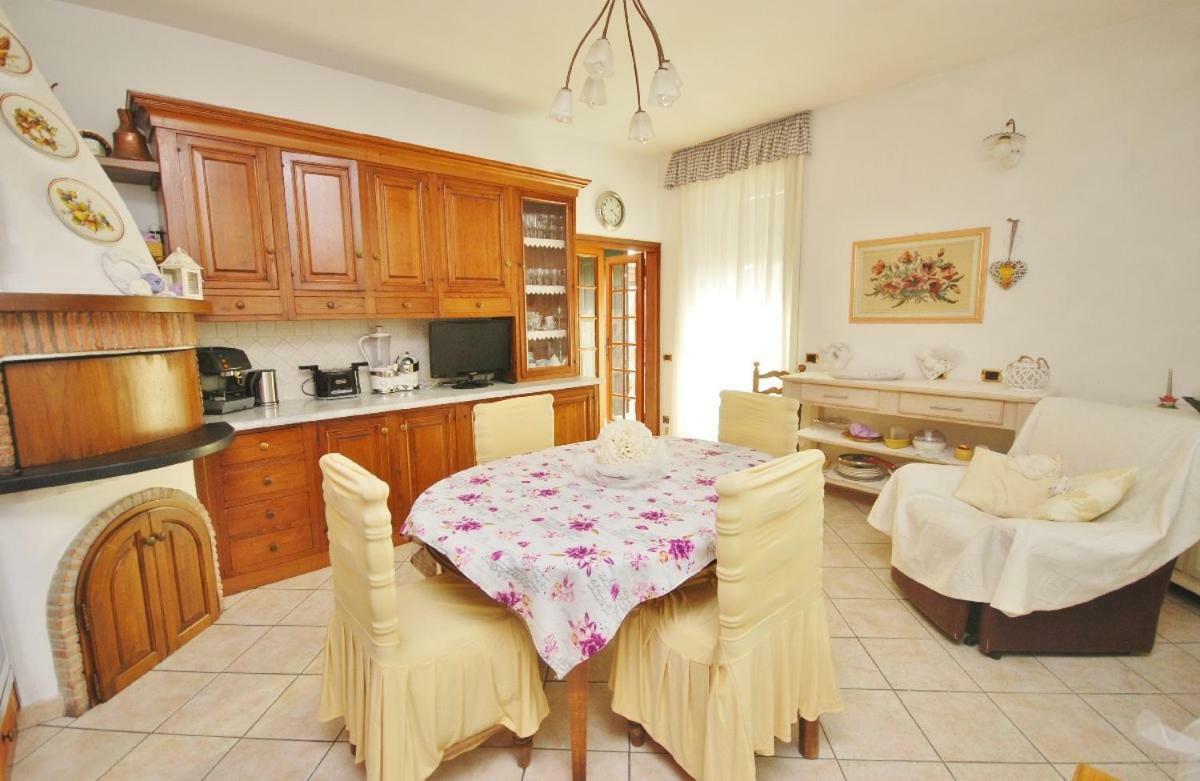 Raffinato Attico Vicino Al Mare Con Solarium Lido Di קמאיורה מראה חיצוני תמונה