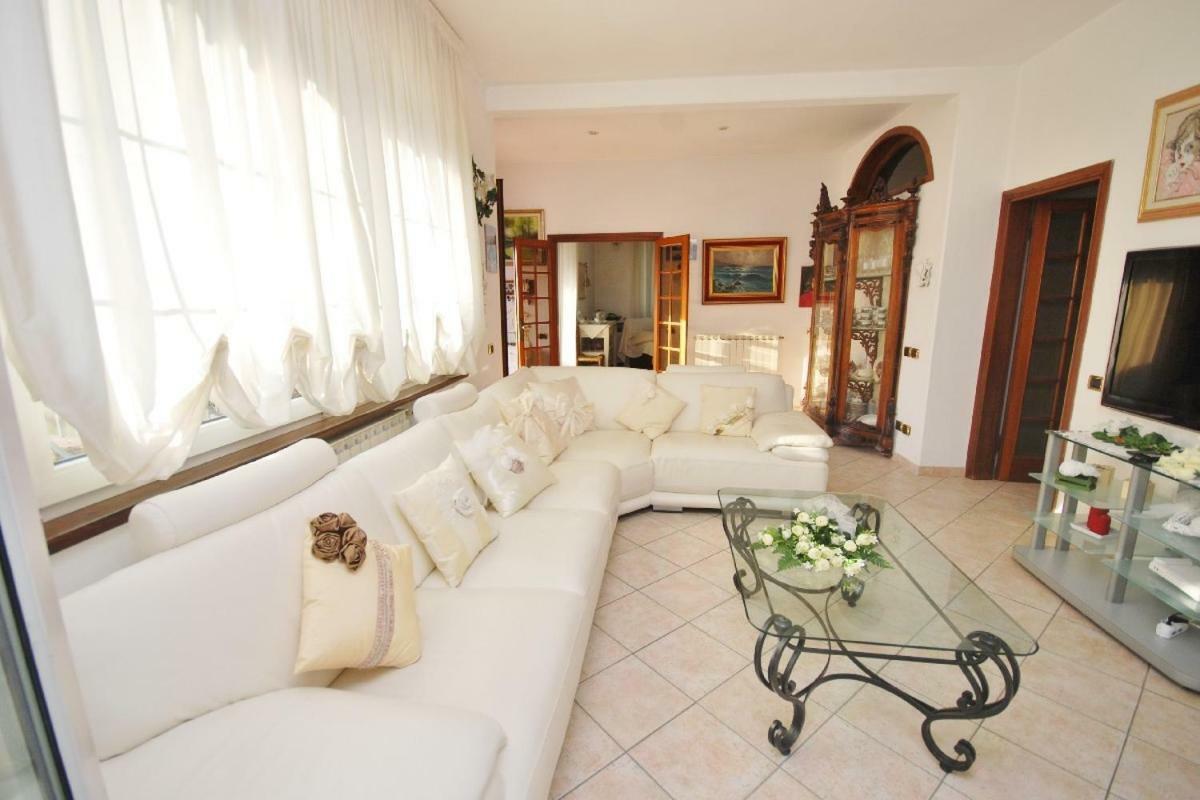 Raffinato Attico Vicino Al Mare Con Solarium Lido Di קמאיורה מראה חיצוני תמונה
