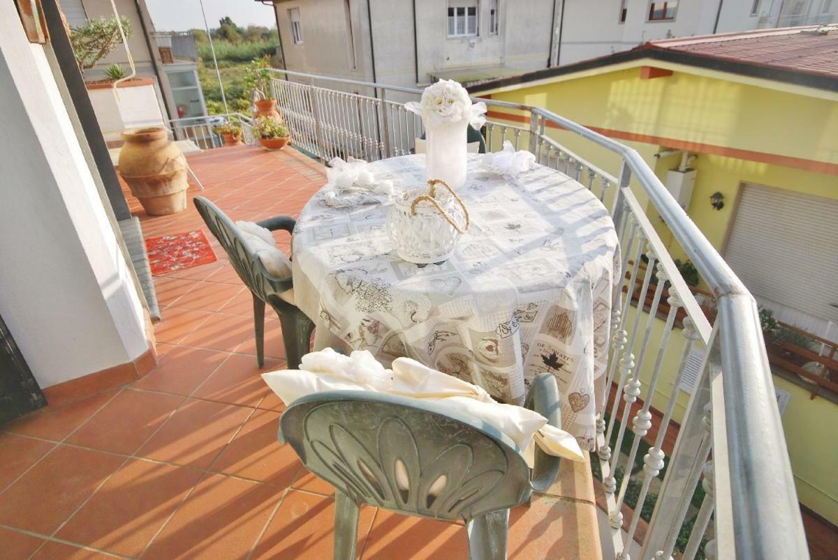 Raffinato Attico Vicino Al Mare Con Solarium Lido Di קמאיורה מראה חיצוני תמונה